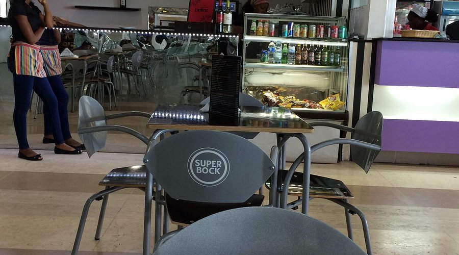 Interior de um restaurante em Maputo