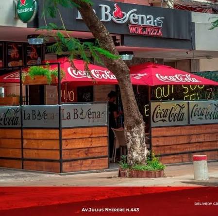 Fachada de um restaurante na Avenida Julius Nyerere