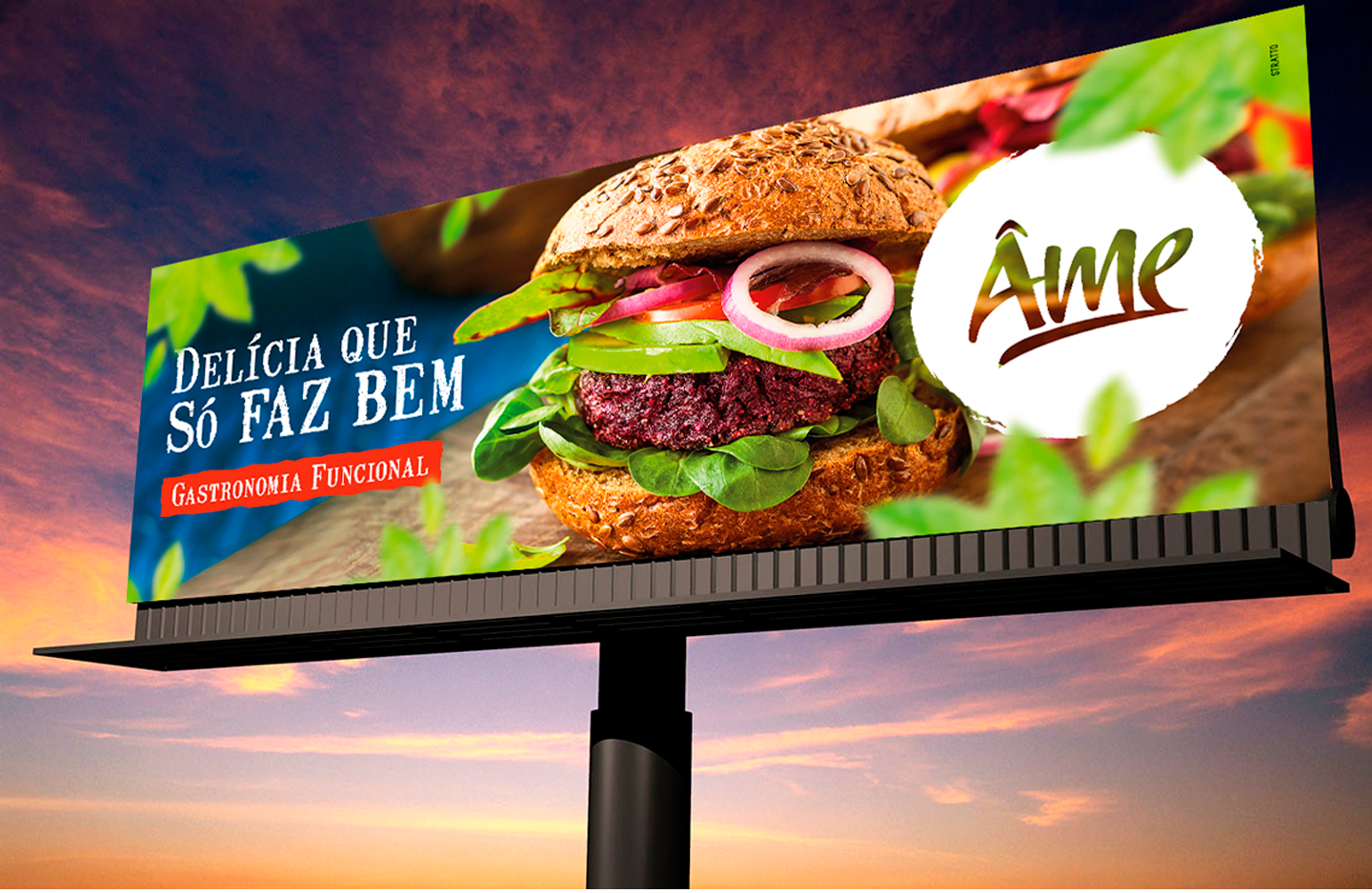Grande Painel Outdoor Publicitário em avenida movimentada